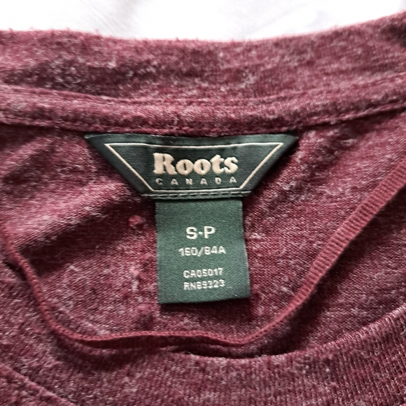 Roots | Red burgundy simple plain crew neck women's sweater - Picture 5 of 11